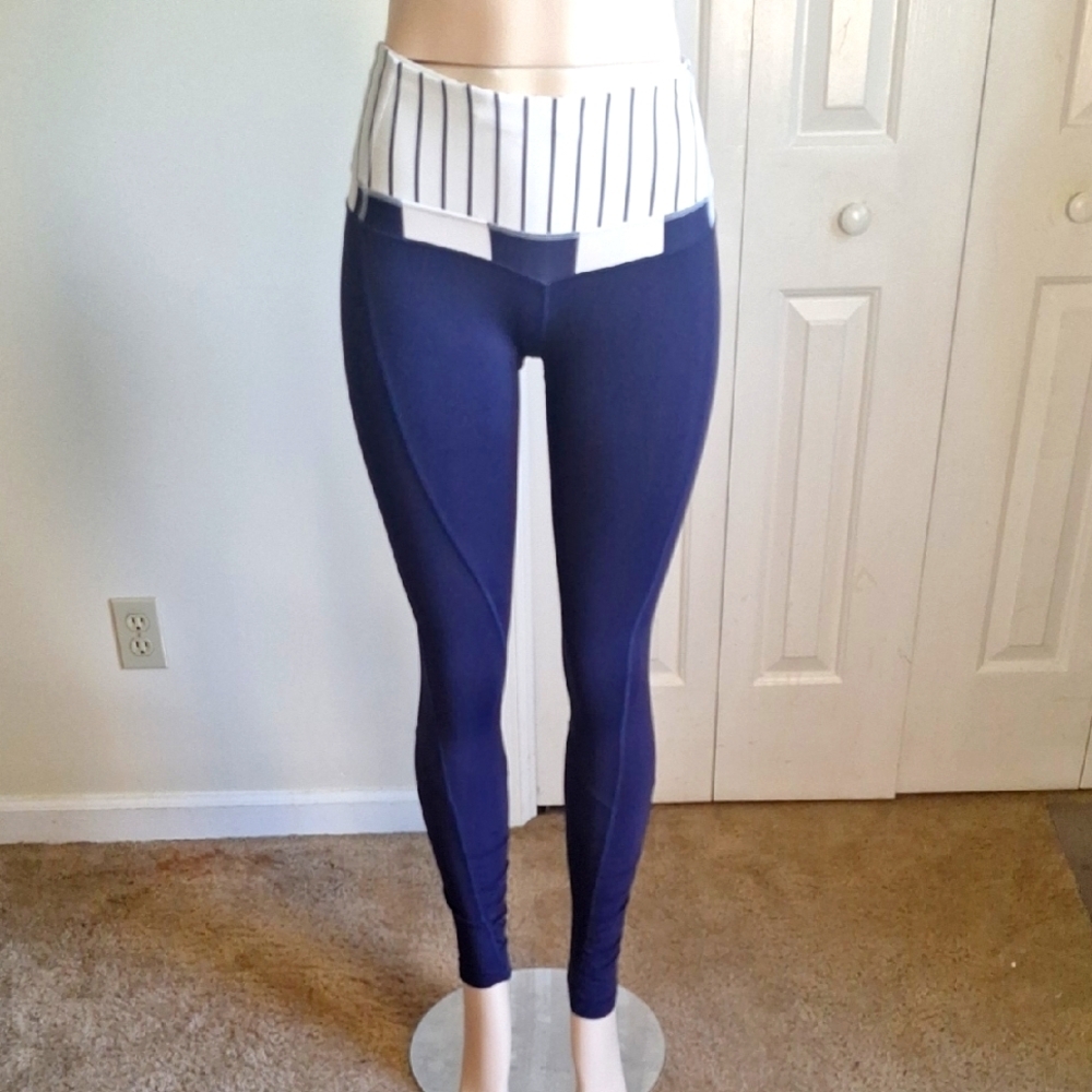 Lululemon Run Spirit Tights - Navy & White Stripe Waistband - Size 4